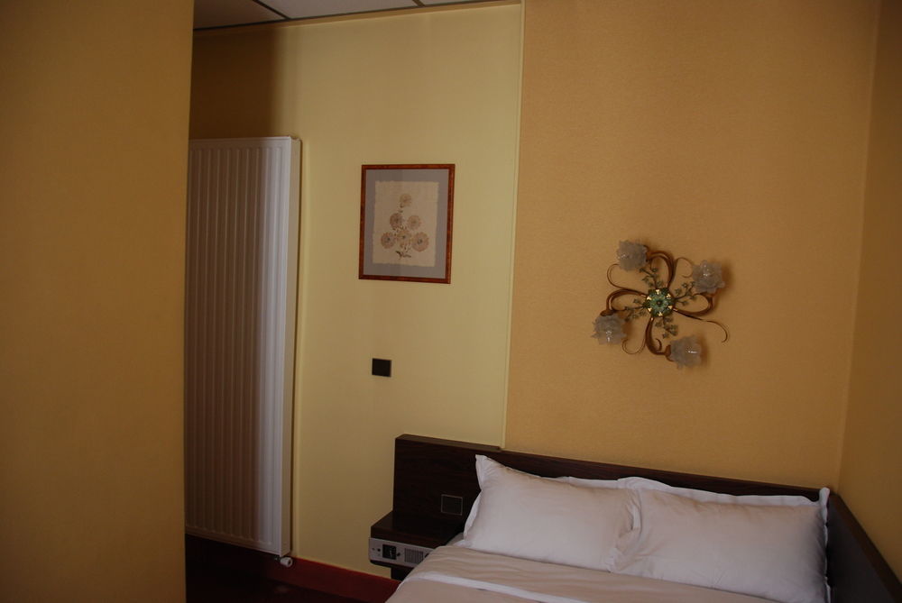 Courcelles Mederic Otel Paris Dış mekan fotoğraf